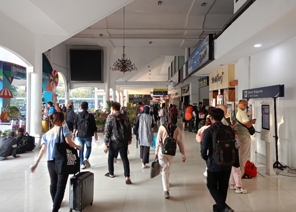 KAI Daop 8 Surabaya Layani Hampir 6 Juta Pelanggan di Semester I 2025