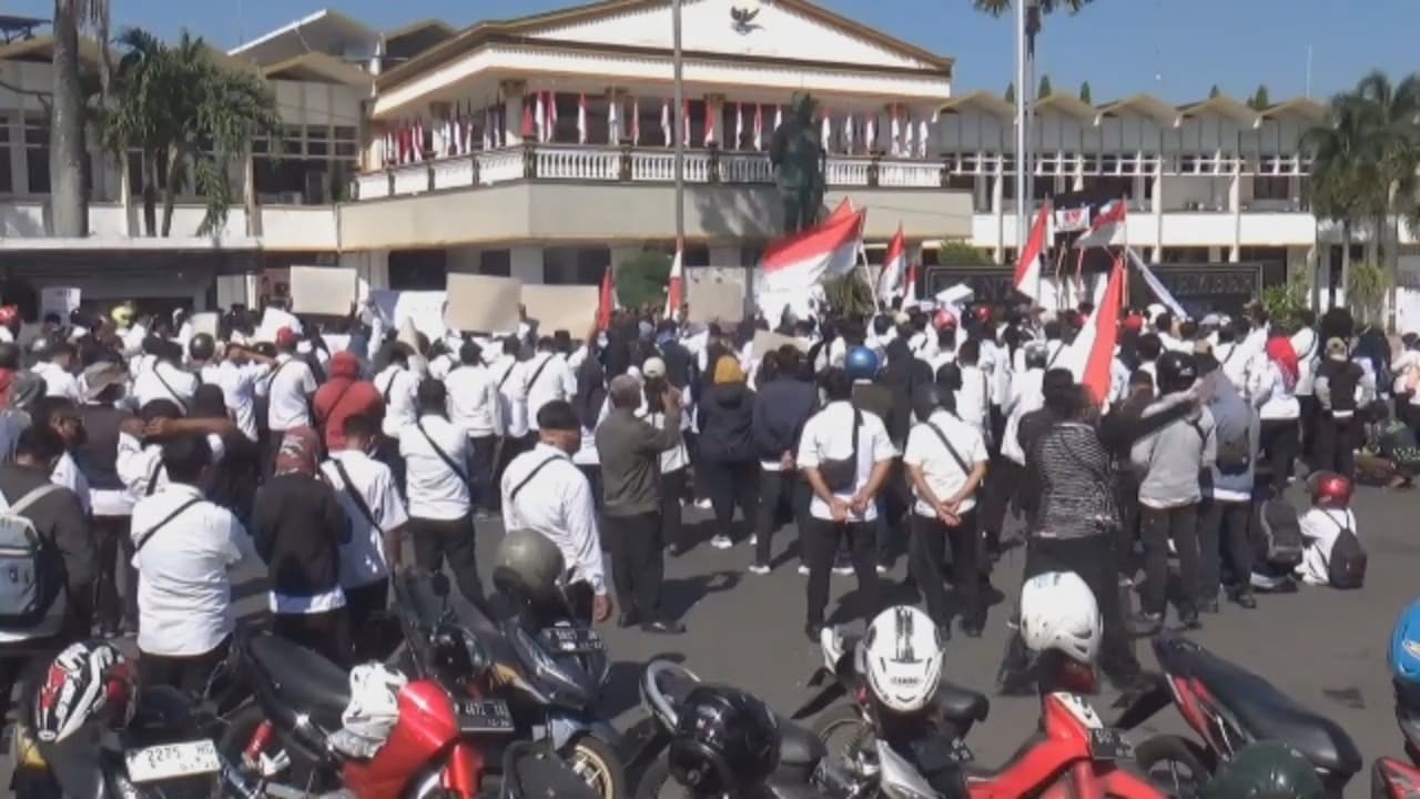 Demo Besar di Jember! Non-ASN Serbu Pemkab, Tolak Skema Kerja 'Orang per Orang