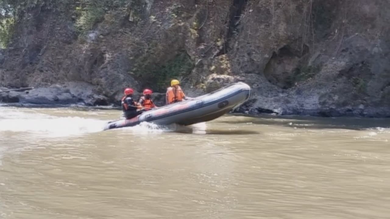 Pelajar Terseret Arus Saat Mancing, Hilang di Sungai Sampean Bondowoso!