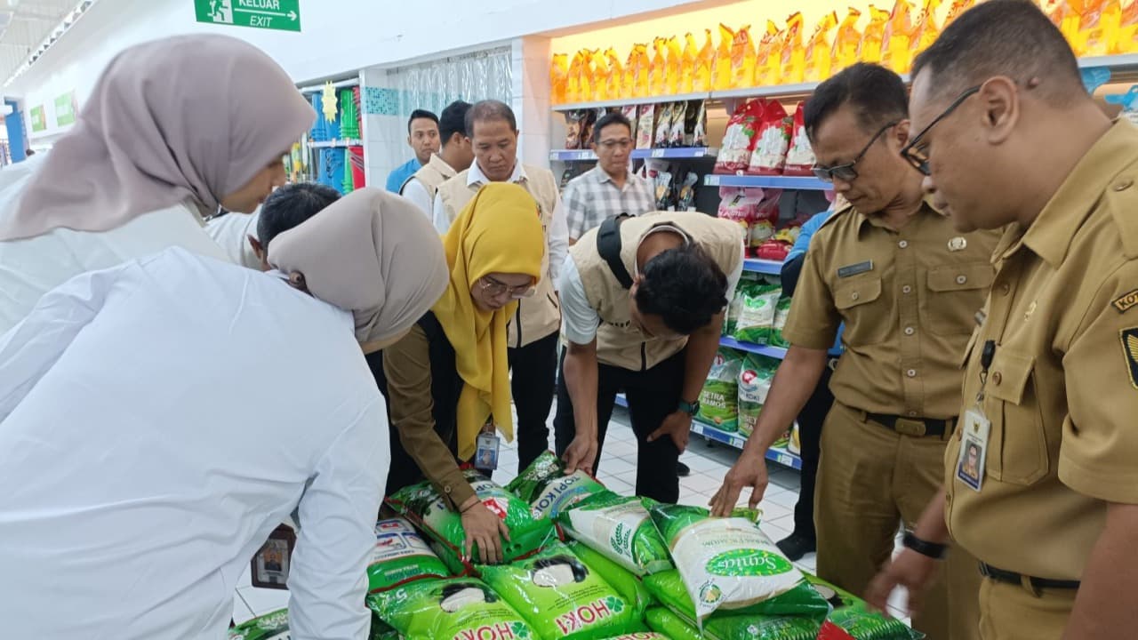 Tim Gabungan Temukan Beras Tak Layak Edar di Pasar Modern Kota Kediri