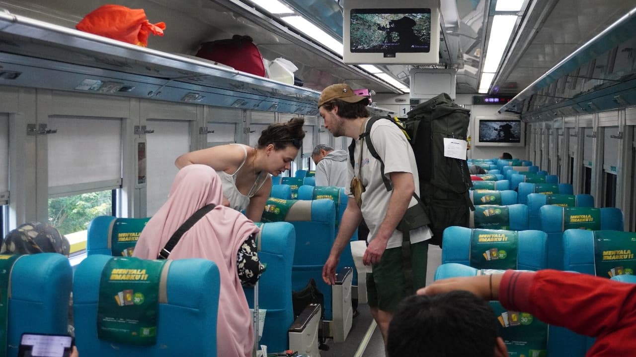 Lebih dari 34 Ribu Turis Asing Gunakan Kereta Api, KAI Daop 8 Dukung Wisata Jawa Timur Mendunia