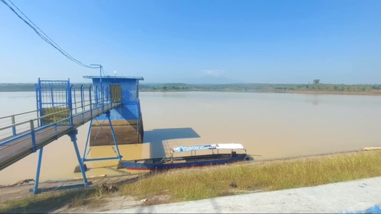 Kemarau, Volume Air Waduk Dawuhan Susut 35 Persen
