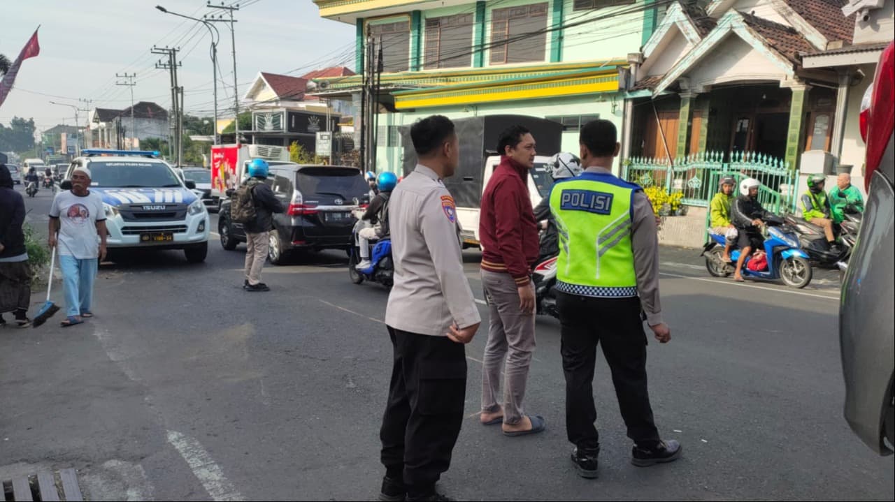 Adu Banteng Motor Vs Agya di Malang, Driver Ojol Alami Luka Parah