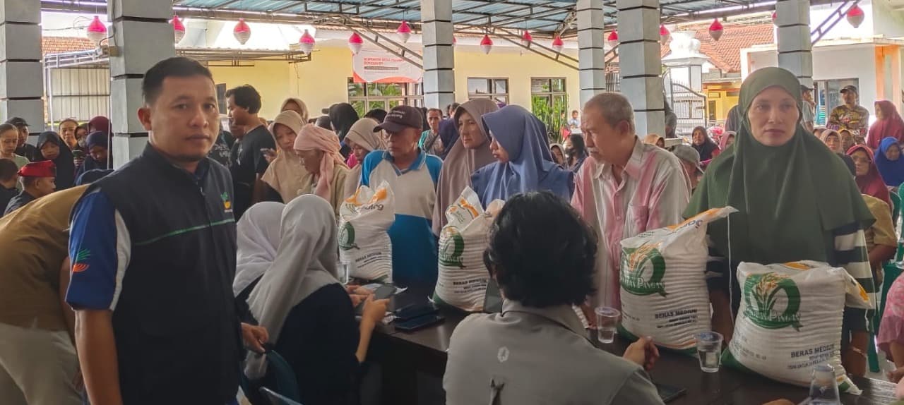 Pemkab Banyuwangi Salurkan Bantuan Pangan Beras Kepada 102.045 KPM