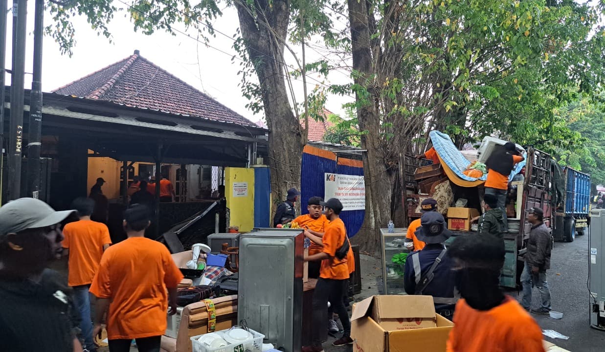 KAI Daop 8 Surabaya Tertibkan Rumdis Senilai Miliaran Rupiah di Tapaksiring