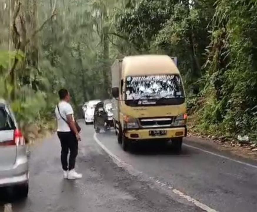 Jalur Gumitir di Tutup Total, Lalu Lintas di Jalur Erek-erek Banyuwangi - Bondowoso Meningkat 35 Persen