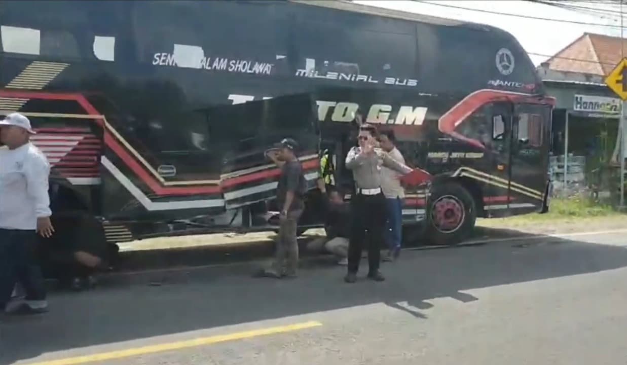 Kecelakaan Fatal di Jalur Utama Sampang, 4 Kendaraan Saling Bertabrakan