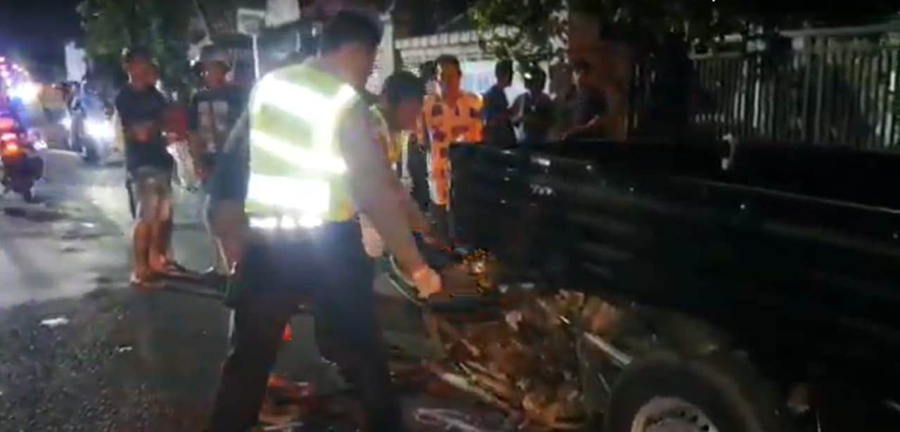 Diduga Mengantuk, Pengendara Motor Tewas Tabrak Pikap Parkir di Pantura Tuban