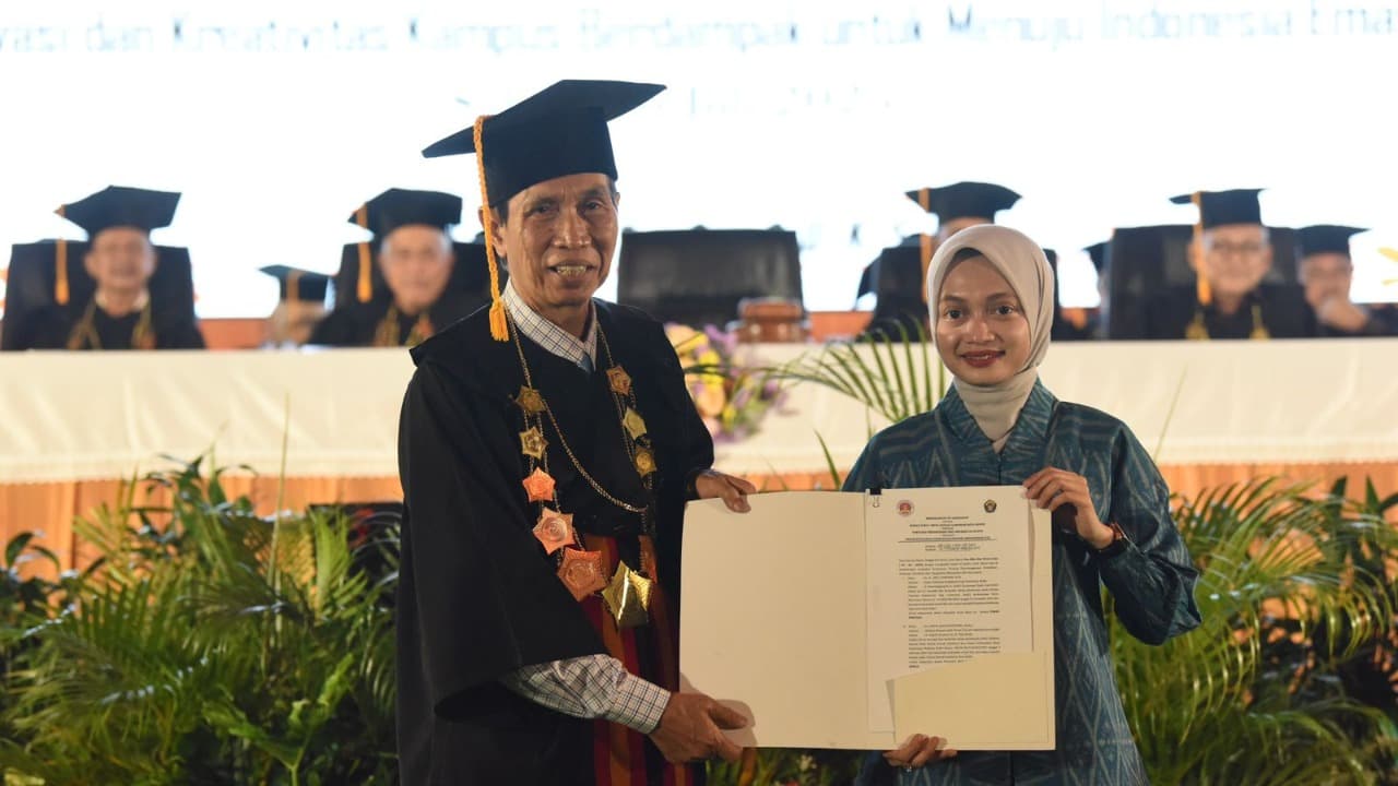 Wisuda Universitas Kadiri: Wali Kota Kediri Ingatkan Lulusan untuk Terus Berkembang dan Berinovasi