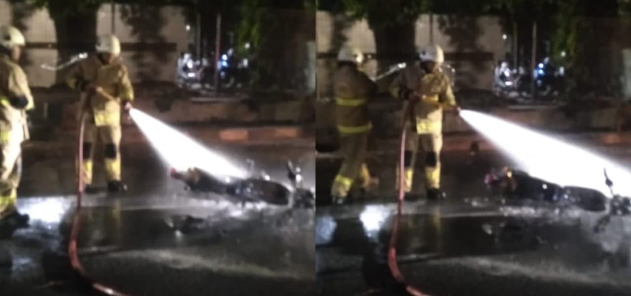 Sempat Mogok, Motor Modifikasi Hangus Terbakar di Jalan Stasiun Gubeng