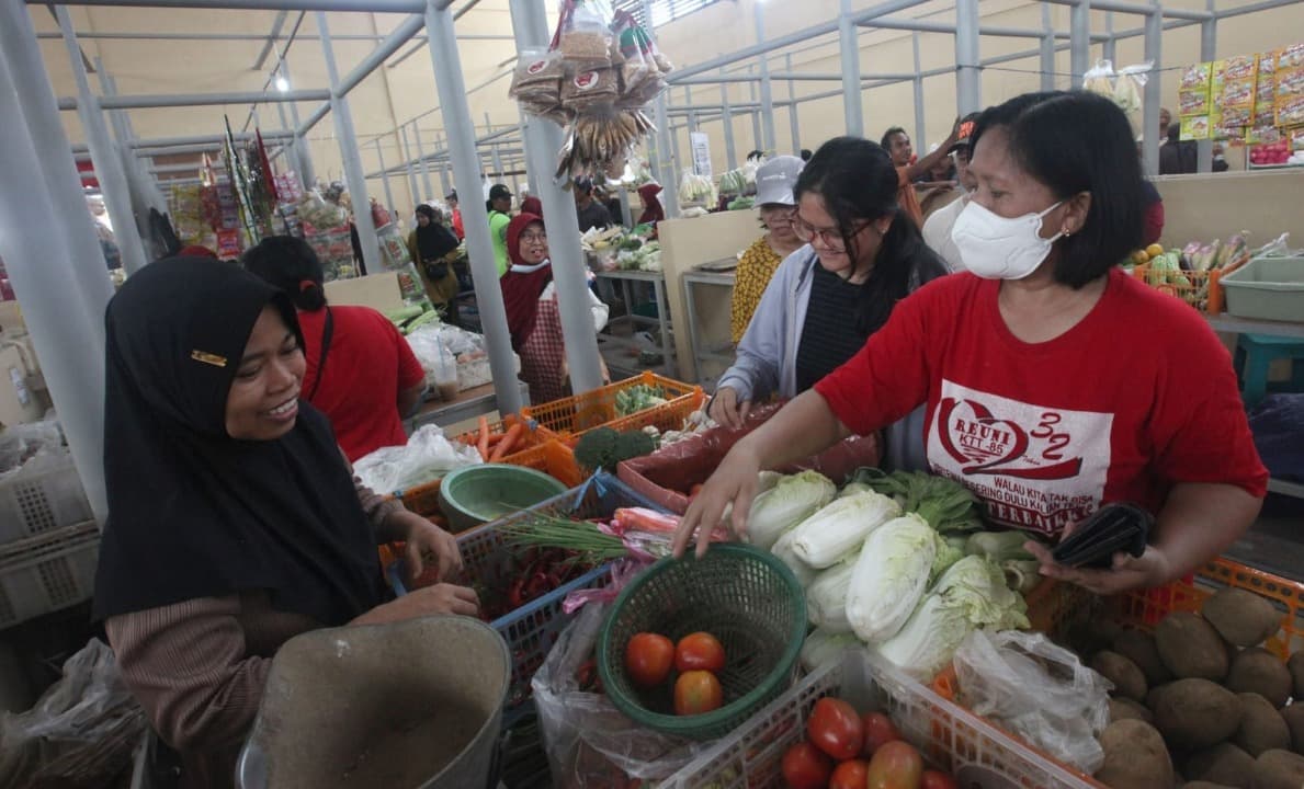 Harga Cabai Rawit Merah dan Tomat di Surabaya Stabil, Stok Dipastikan Aman