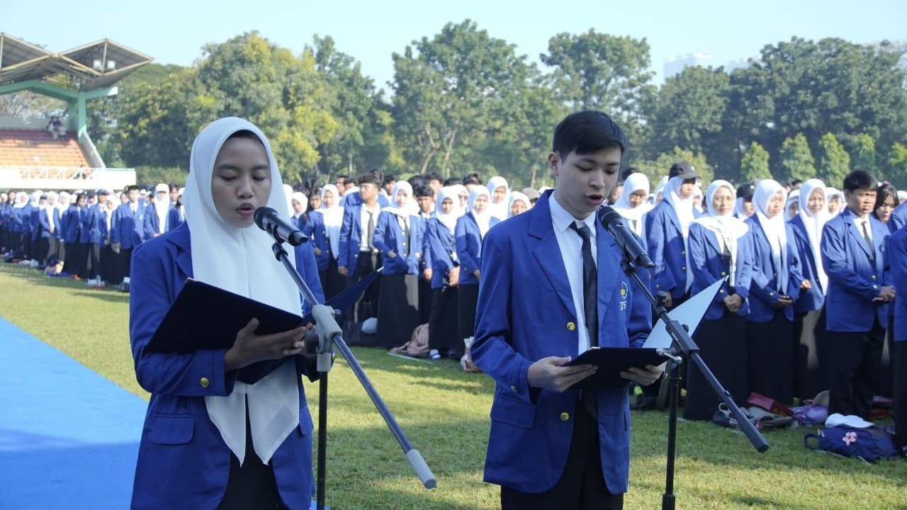 ITS Kukuhkan 6.993 Mahasiswa Baru, RoboDog Curi Perhatian