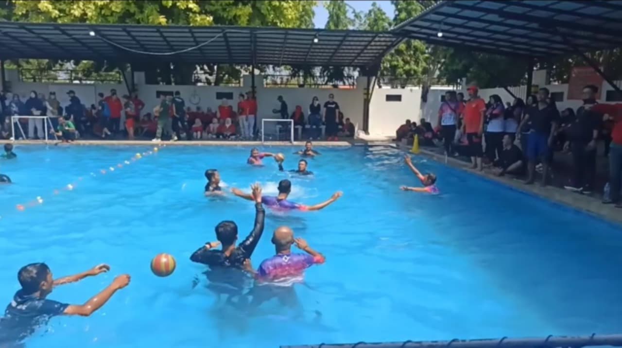 Cuaca Panas Tak Halangi Semarak Polo Air HUT RI ke-80 di Bangkalan