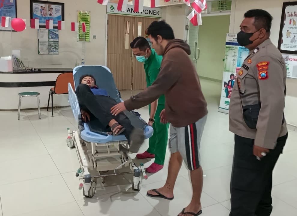 Diduga Mabuk, Pemotor Asal Manyar Tabrak Trotoar di Sukomulyo Gresik