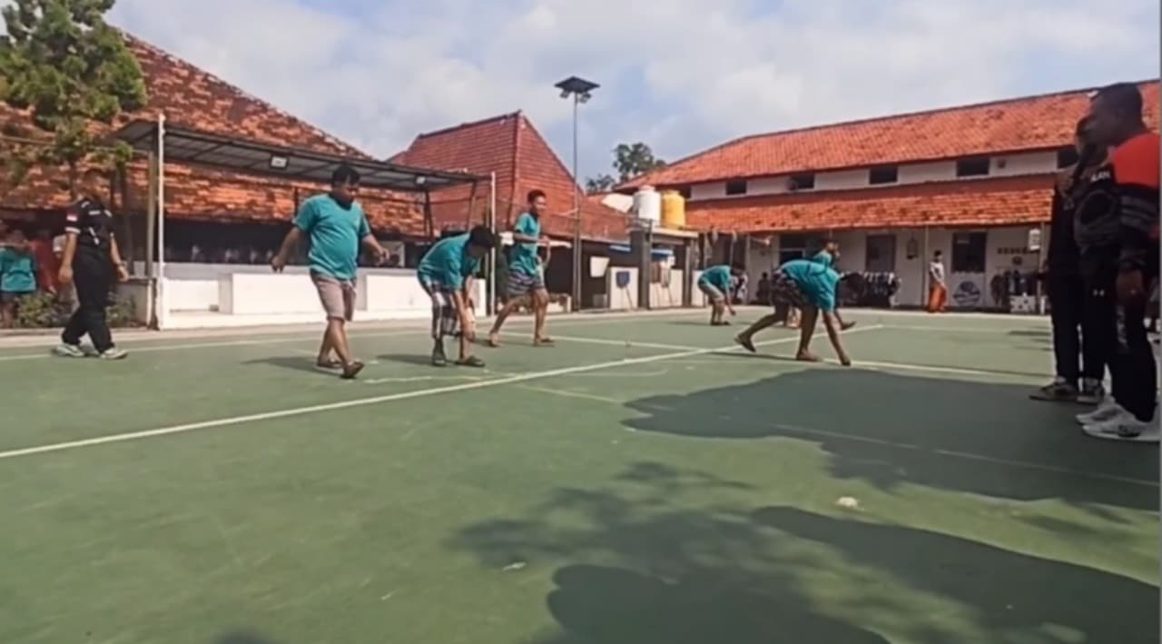 Warga Binaan Rutan Bangkalan Meriahkan HUT RI ke-80 dengan Lomba Unik