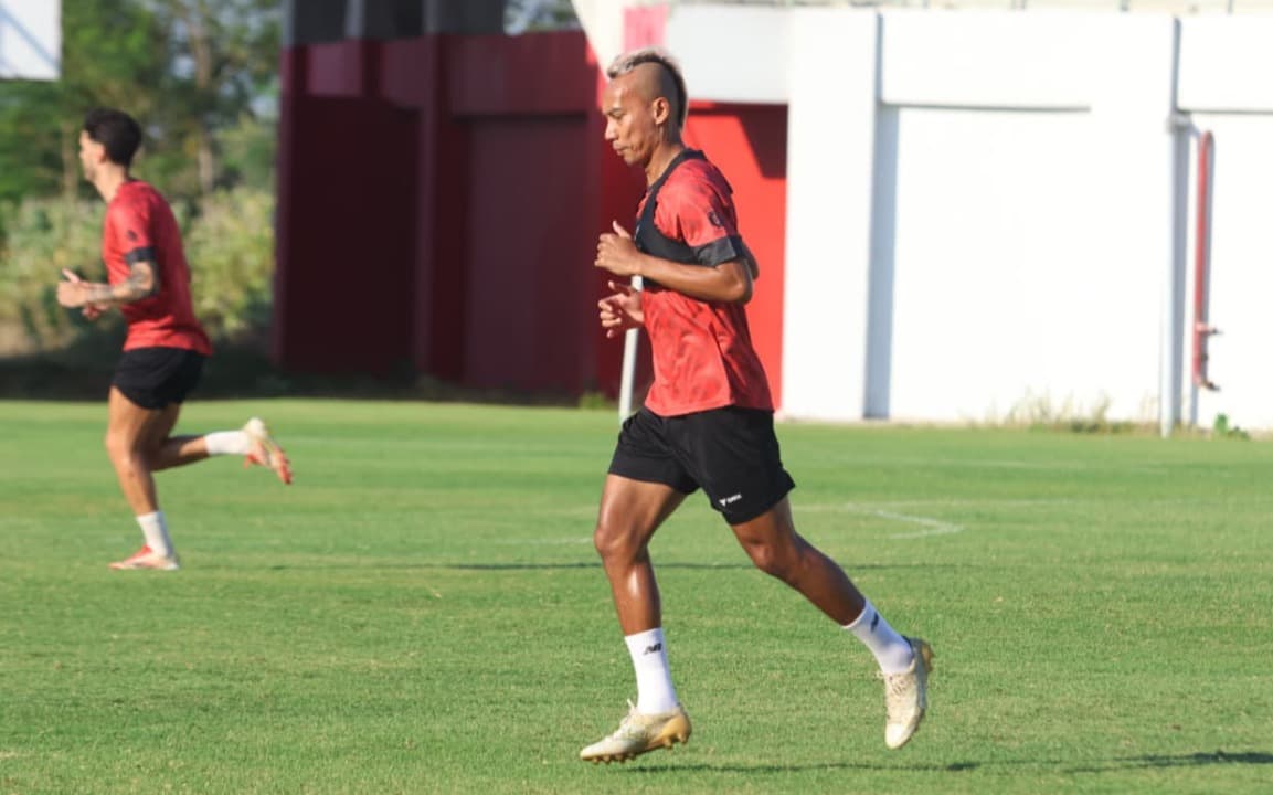Bek Persik Kediri Novri Setiawan Termotivasi Hadapi Bali United