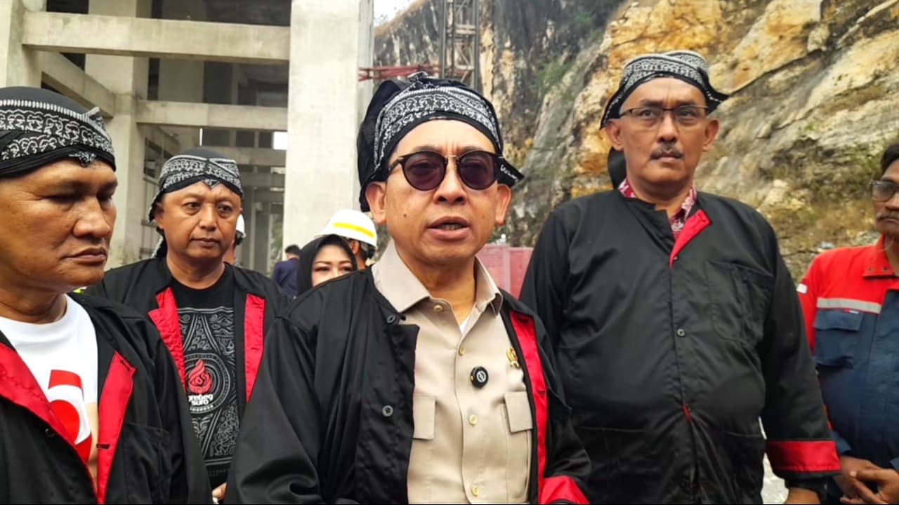 Menteri Kebudayaan Apresiasi Pemasangan Panel Kepala Merak di Monumen Reog Ponorogo