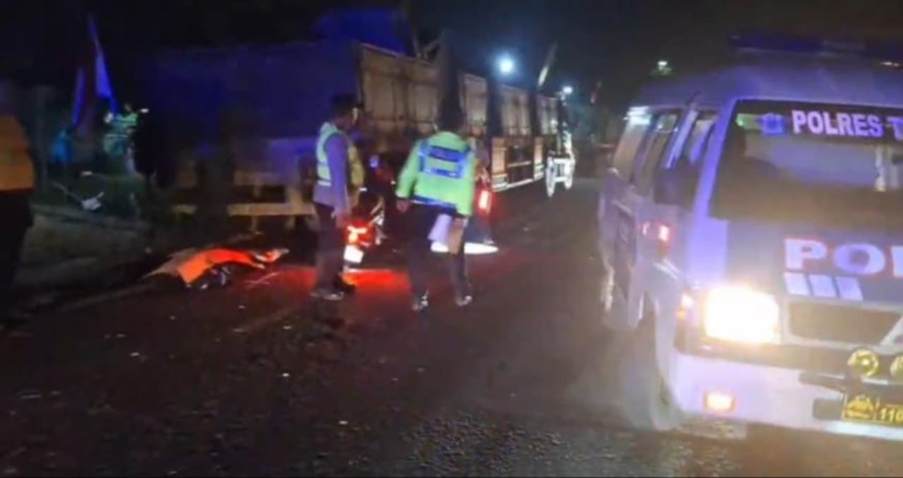 Pemuda Tewas Usai Tabrak Truk Parkir di Jalur Pantura Tuban