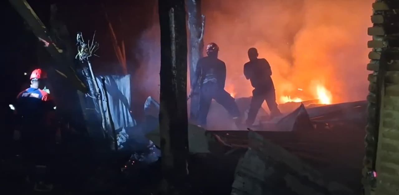 Pabrik Meja Biliar di Tulungagung Ludes Terbakar, Kerugian Capai Rp 100 Juta