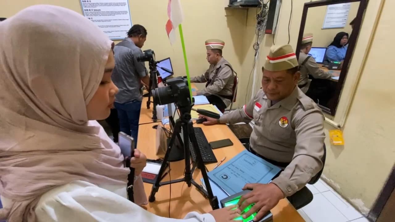 Jelang HUT RI ke-80, Layanan SIM dan SAMSAT Polres Blitar Kota Pakai Konsep Perjuangan