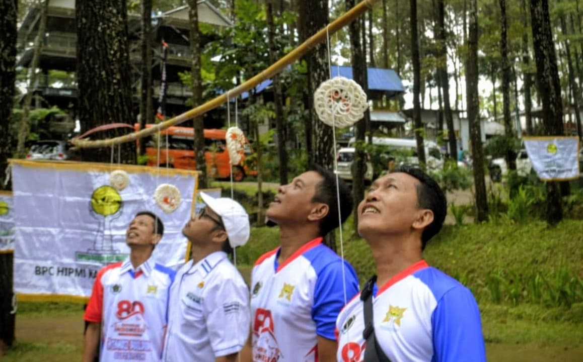 Meriahkan HUT ke-80 RI, HIPMI dan PWI Mojokerto Raya Gelar Perlombaan di Trawas