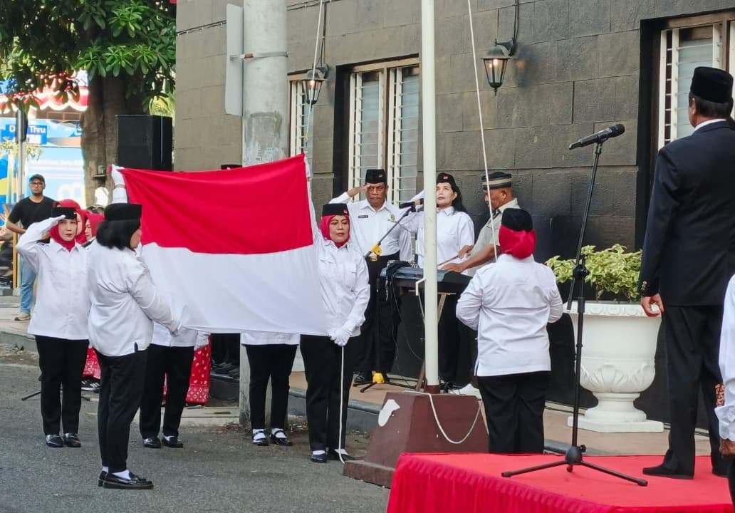 Ratusan Pensiunan Bank Jatim Gelar Upacara HUT ke-80 RI