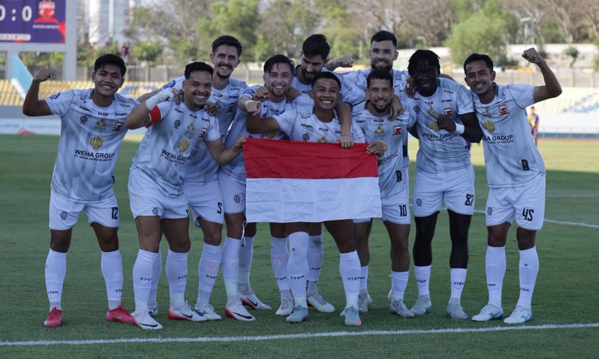 Bentangkan Bendera Merah Putih, Madura United Rayakan Kemenangan dan Kemerdekaan