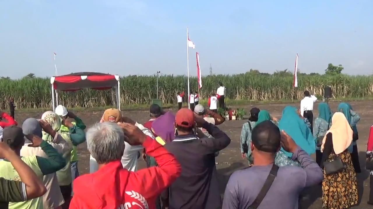 Petani hingga Santri di Kediri Gelar Upacara HUT ke-80 RI, Angkat Semangat Persatuan