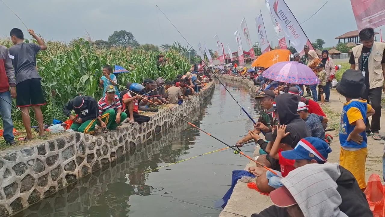 Seribu Lebih Warga Kediri Ikuti Lomba Mancing, Berebut 2,6 Ton Ikan Lele