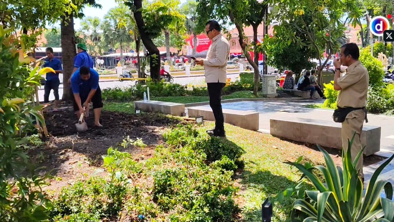 Kepala DLH Jatim Pastikan Pembersihan Taman Apsari Tuntas