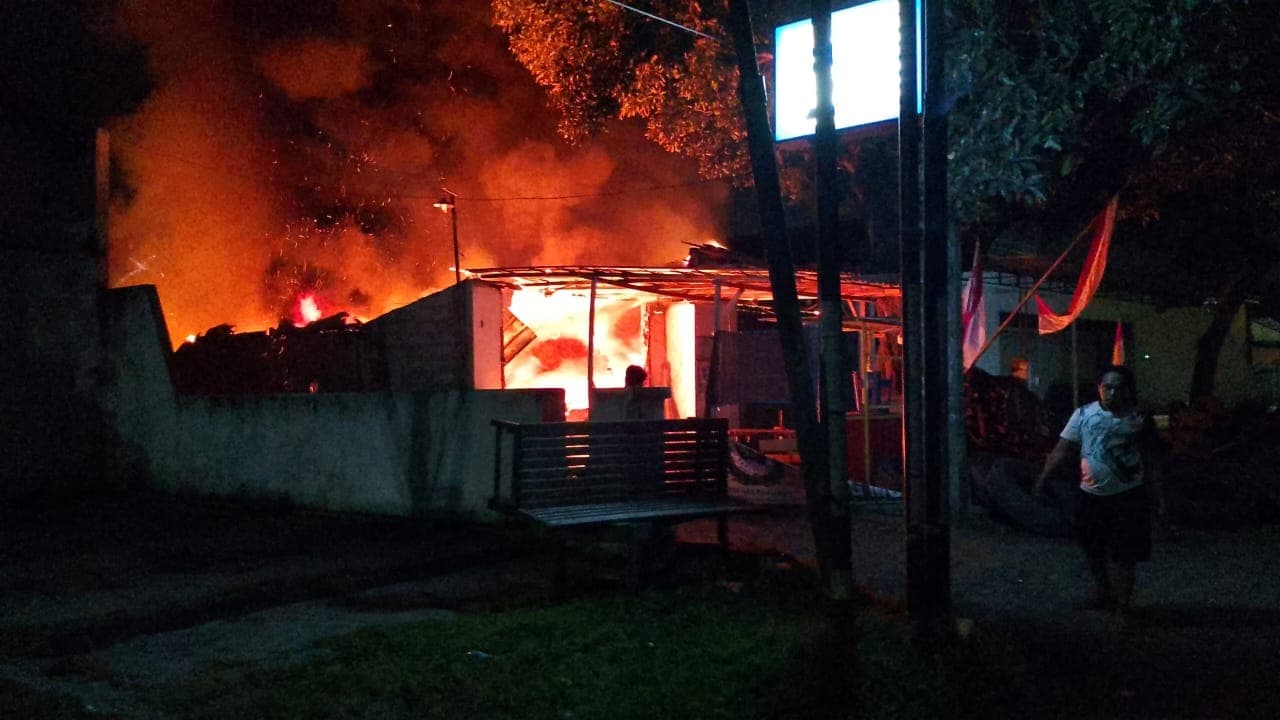 Bangunan Bengkel di Banyuwangi Ludes Terbakar, Pemilik Alami Luka Bakar