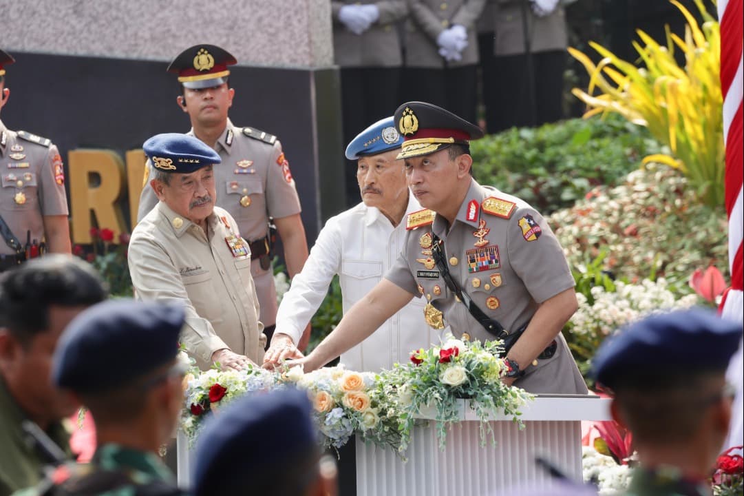 Hari Juang Polri 2025, Kapolri Resmikan Patung M. Jasin di Surabaya