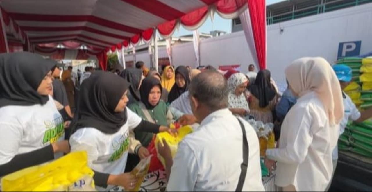 Peringati Hari Kejaksaan, Kejari Kabupaten Mojokerto Gelar Bazar dan Pasar Murah