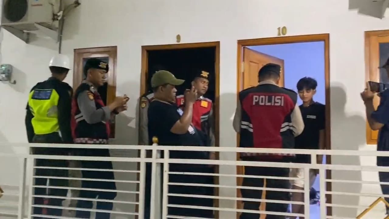 Petugas Gabungan Razia Kos di Tuban, Amankan Tiga Pasangan Bukan Suami Istri