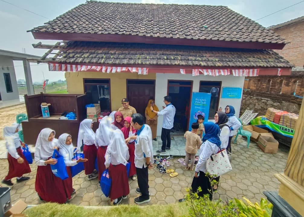 Dukung Pendidikan Anak, PNM Mojokerto Resmikan Ruang Pintar di Mojokembang Pacet