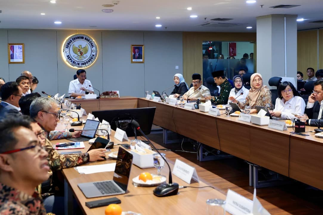Jadi Pilot Projet Digitalisasi Bansos, Luhut Minta Bupati Ipuk Share Pengalaman Bangun Digitalisasi ke Berbagai Daerah