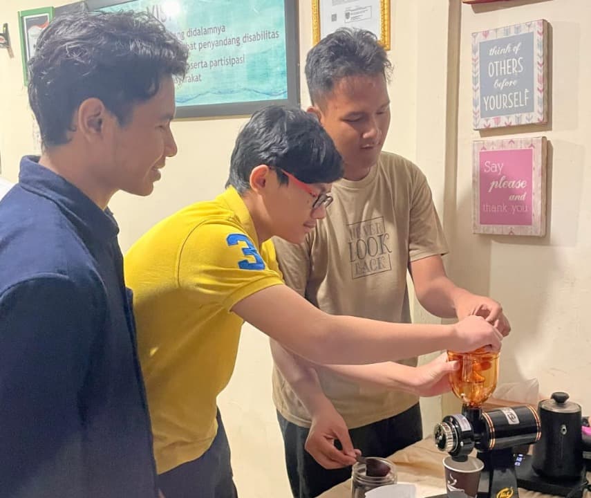 Wujudkan Inklusivitas Lewat Kopi, Astra Infra Gelar Pelatihan Barista untuk Difabel