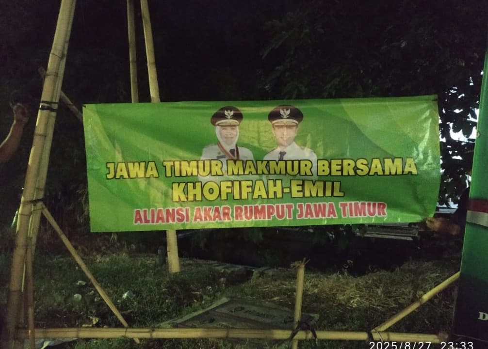 Jelang Aksi 3 September, Spanduk Dukungan Khofifah-Emil Bertebaran di Surabaya