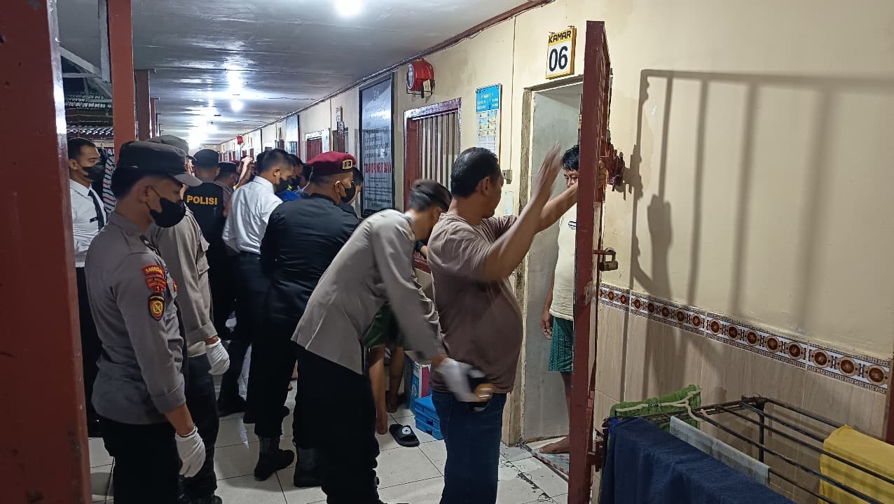 Razia Gabungan di Rutan Kelas II B Pacitan, Puluhan Barang Terlarang Disita Petugas