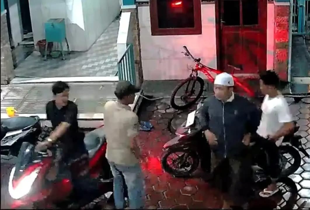 Komplotan Maling Motor di Masjid Al Hidayah Pungging Mojokerto Dibekuk Polisi