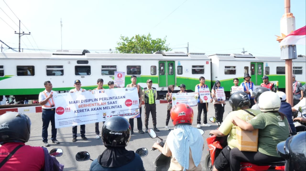 KAI Gandeng Railfans Sosialisasi Bahaya di Perlintasan Sebidang