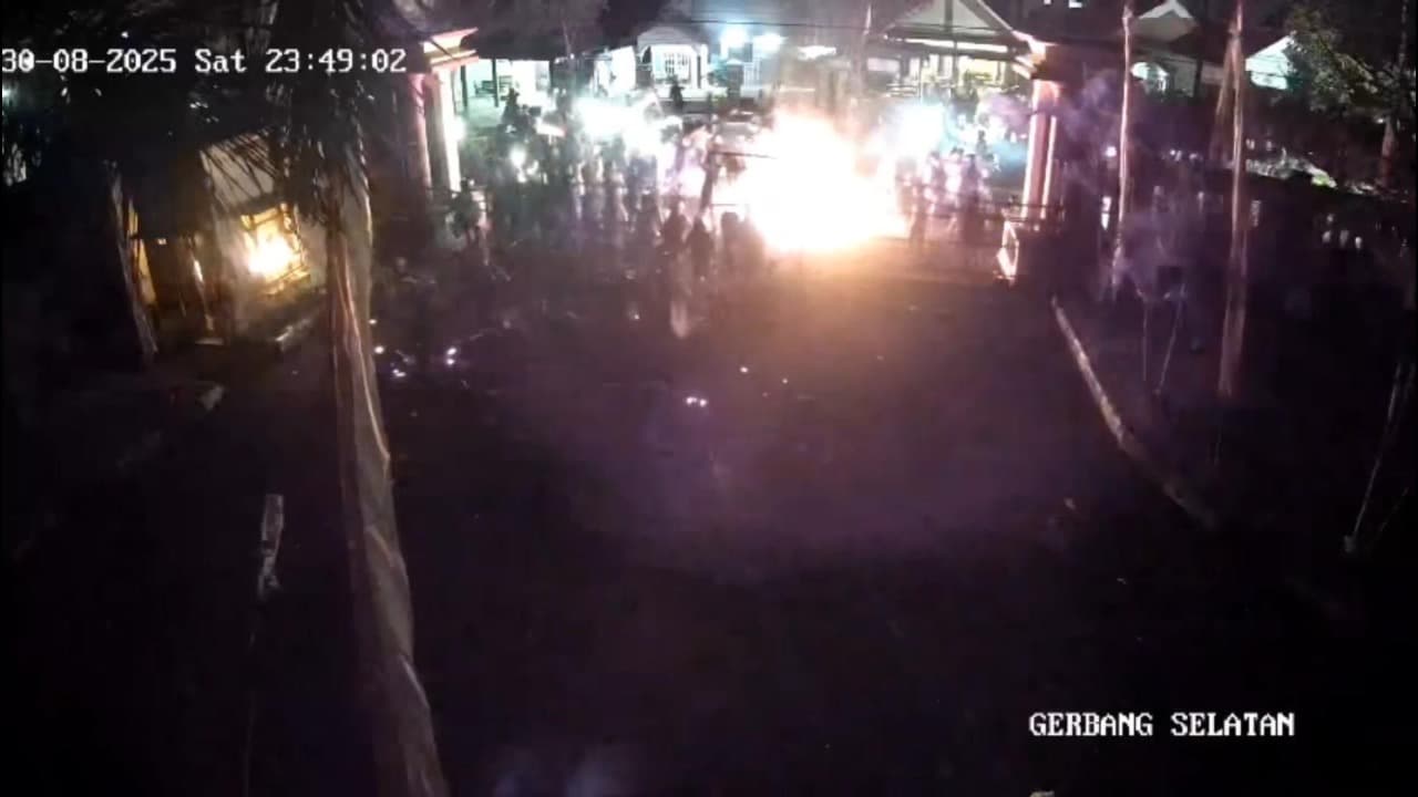 Pasca Gedung DPRD Kabupaten Blitar Dibakar Massa, 143 Orang Diamankan