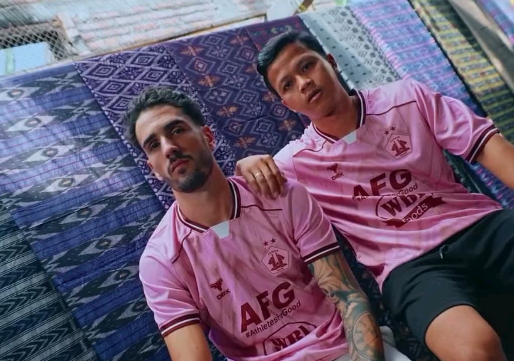 Jersey Ketiga Persik Kediri Usung Motif Wastra, Begini Penampakannya