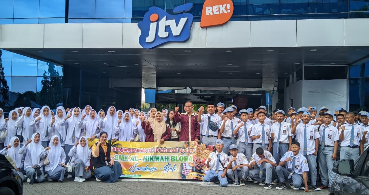 Siswa SMK Al Hikmah Blora Belajar Produksi Televisi di JTV Surabaya