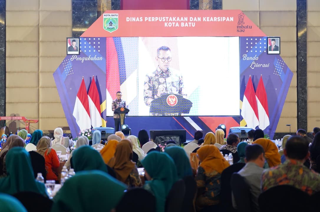 Wali Kota Batu Kukuhkan Bunda Literasi 2025–2030, Dinas Perpustakaan Tegaskan Komitmen Bangun Generasi Emas 2045