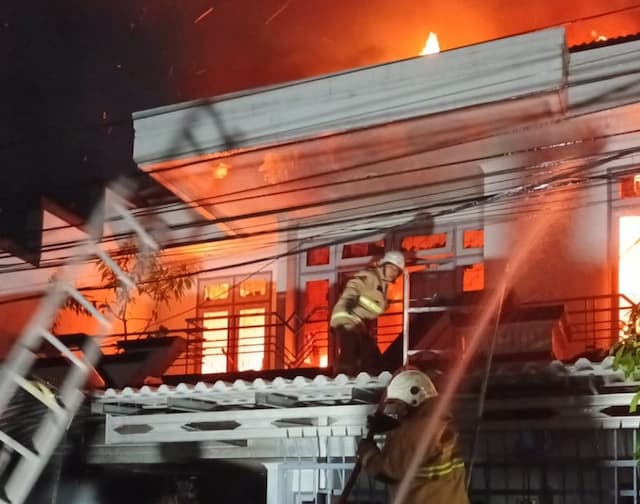 MCB Korslet, Rumah Dua Lantai di Lebak Arum Ludes Terbakar
