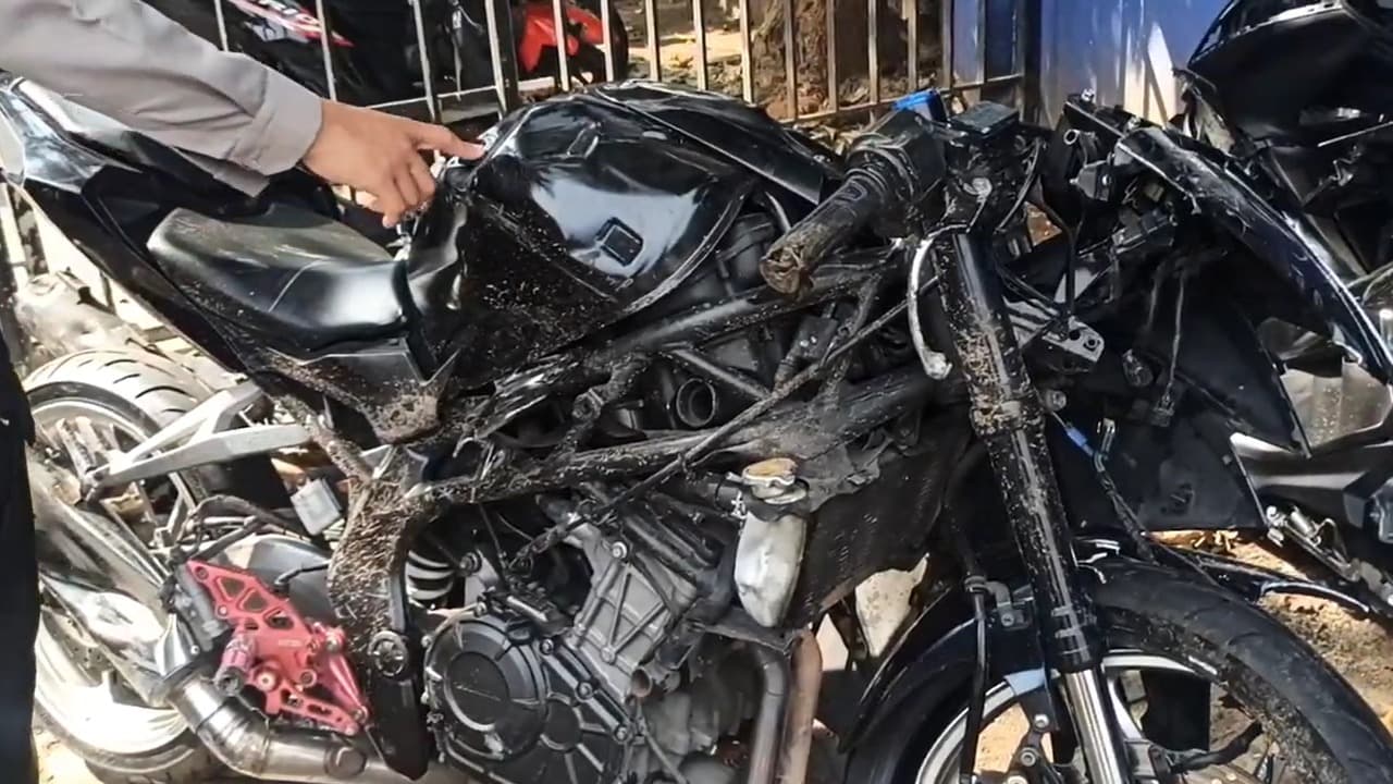 Adu Banteng Scoopy vs CBR 250 di Bangkalan, Satu Orang Tewas