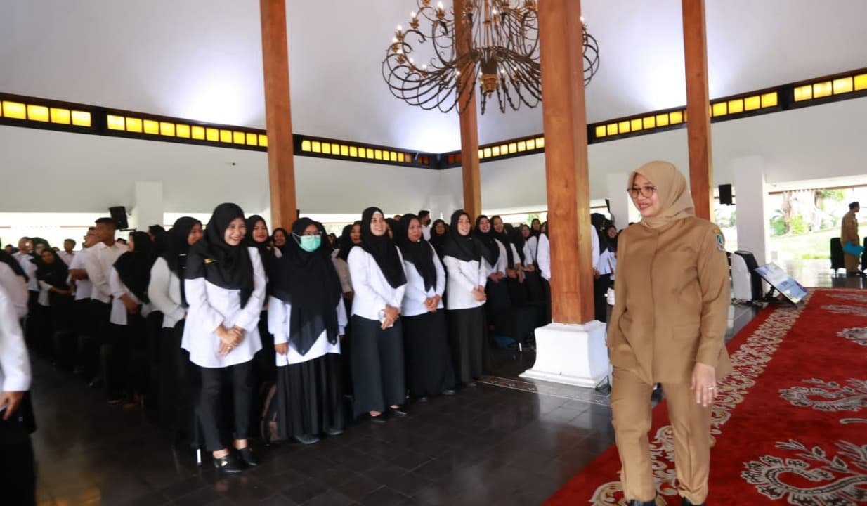 Bupati Ipuk Angkat 4.909 Honorer Banyuwangi Jadi PPPK Paruh Waktu