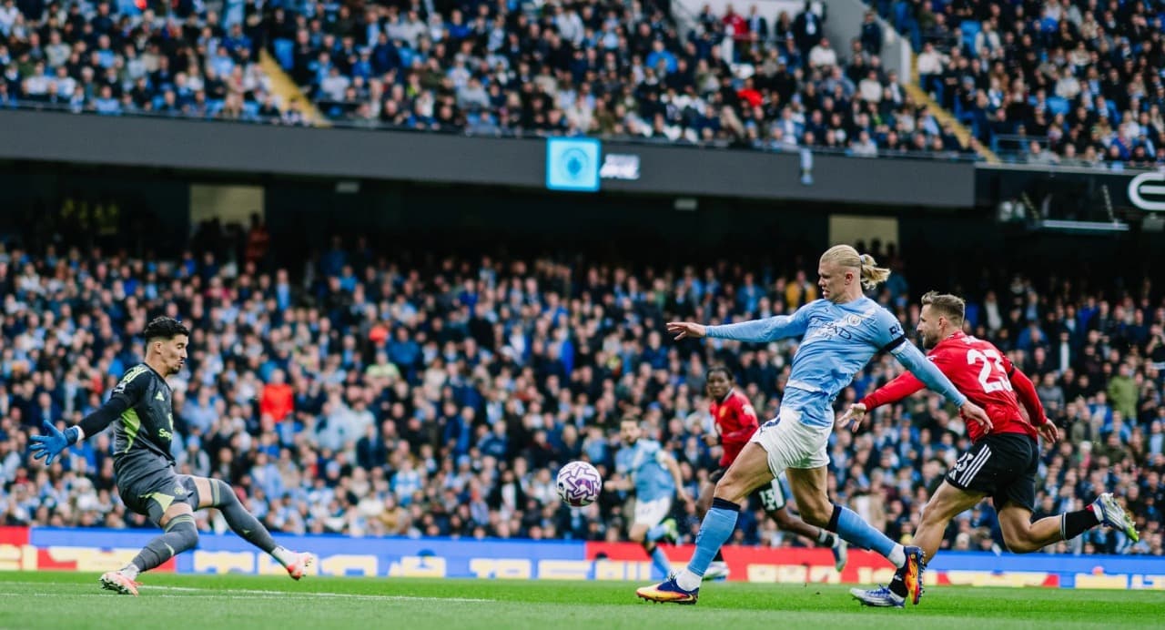 Rekap Hasil Liga Inggris: Manchester City Menangi Derby Manchester, Liverpool Nyaman di Puncak Klasemen