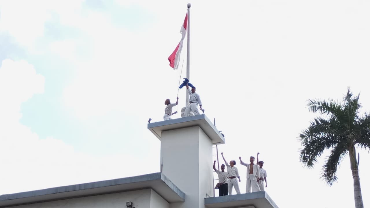Aksi Teatrikal Kenang Perobekan Bendara Belanda di Hotel Yamato Surabaya
